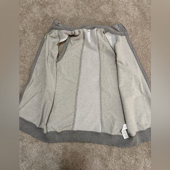 Fabletics - Temecula Zip Up Vest  Mesh Inserts - Gray & White - Size Medium - Picture 9 of 16